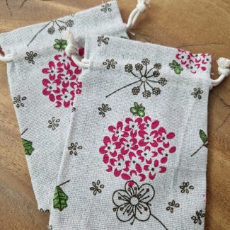 Leinentäschchen mit Blumenaufdruck