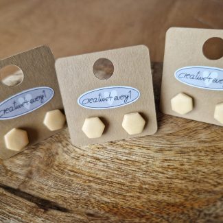 Edelstahl Ohrstecker mit Fimo 6-Eck in Hellorange mit leichtem Schimmer